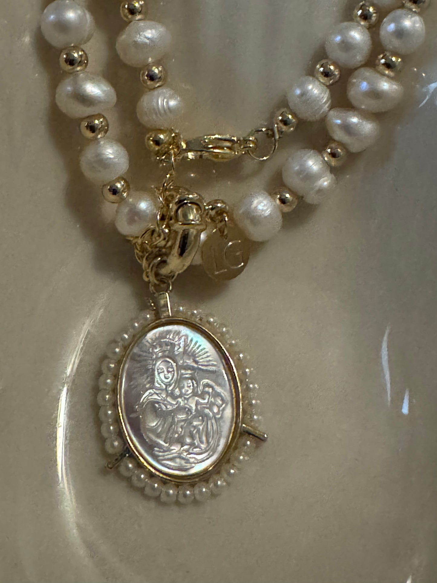 Pearls necklace Virgin Mary