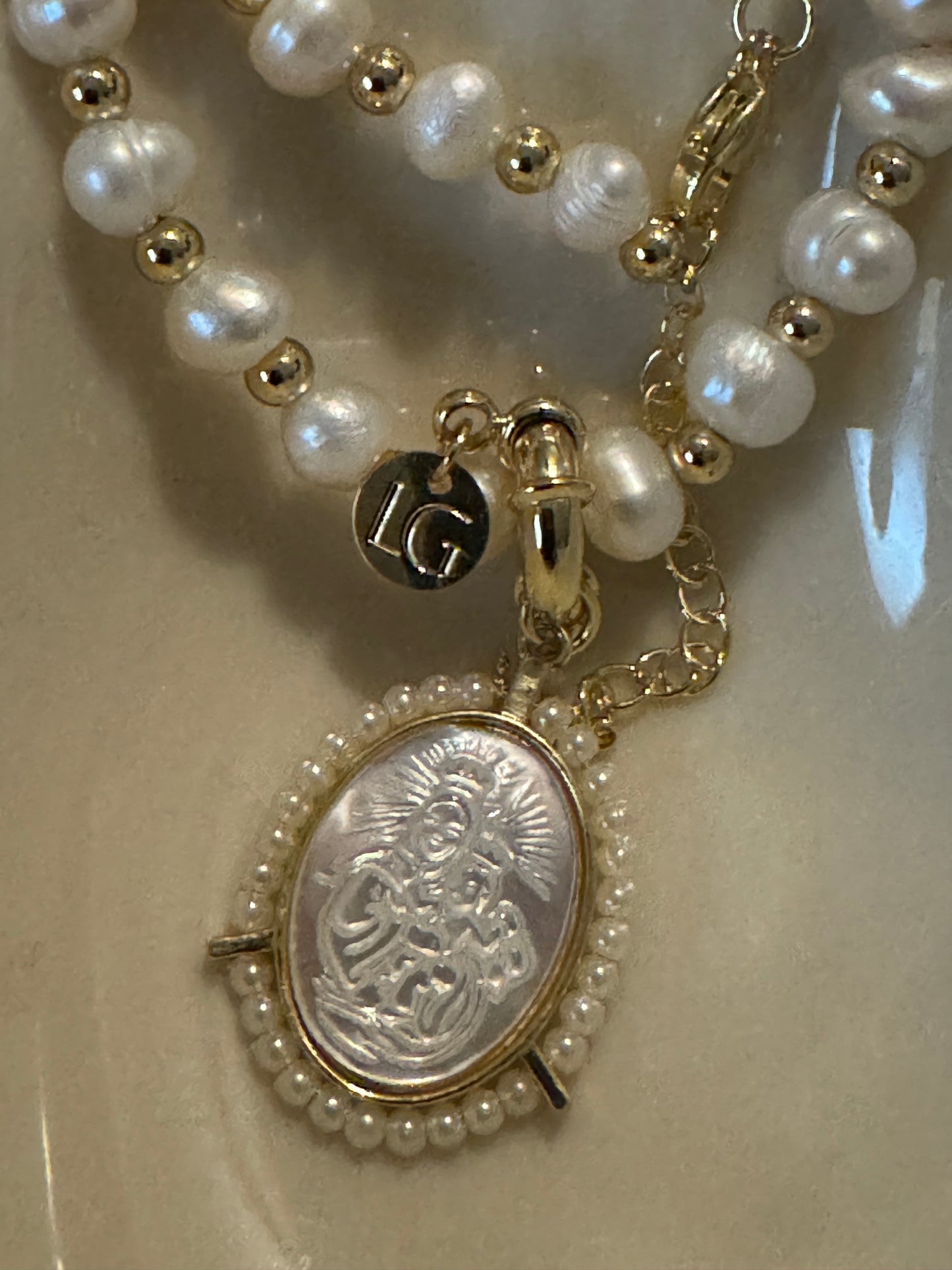 Pearls necklace Virgin Mary