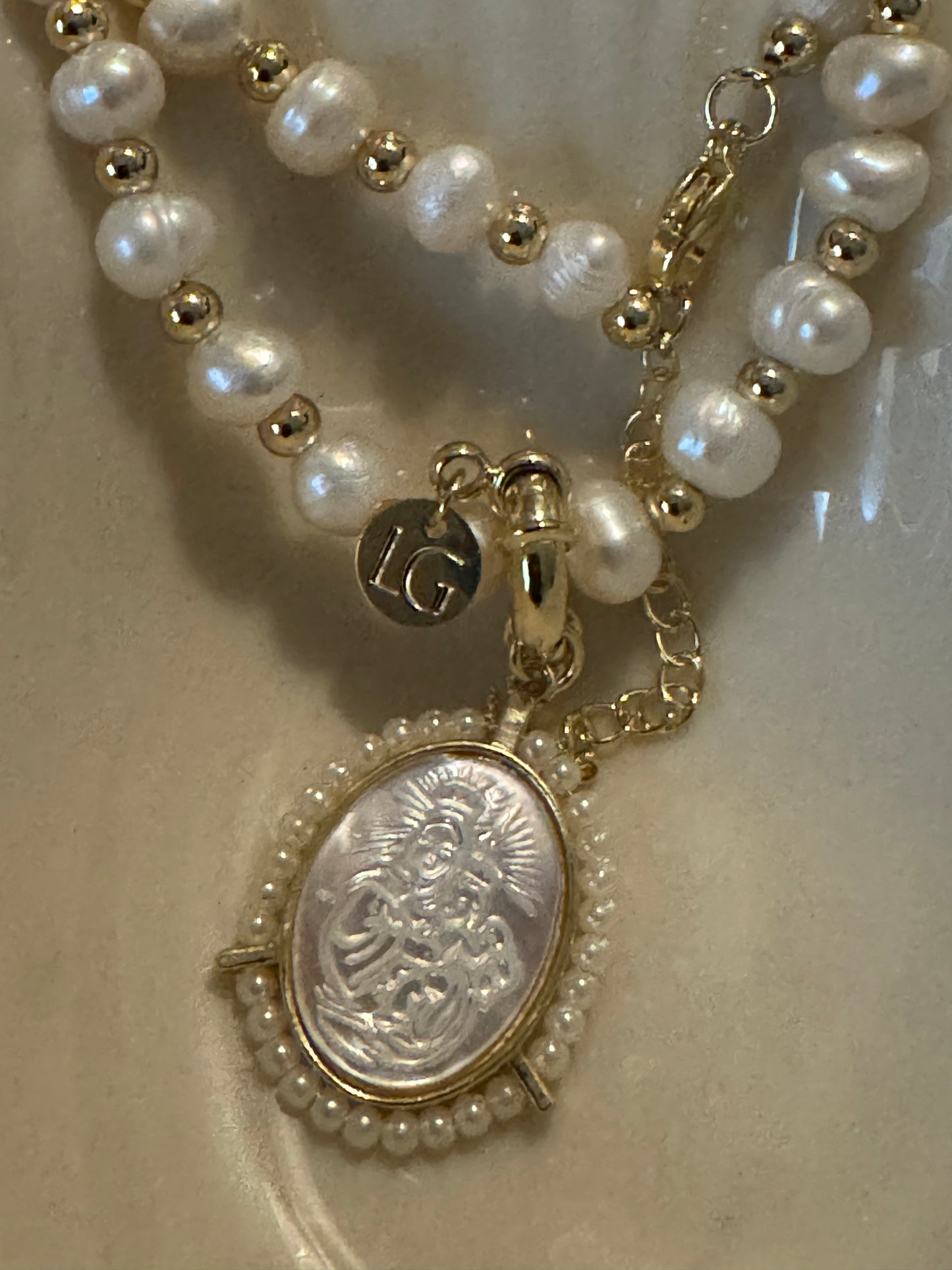 Pearls necklace Virgin Mary