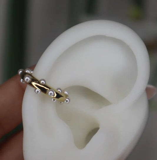 Crater pearl Earcuff